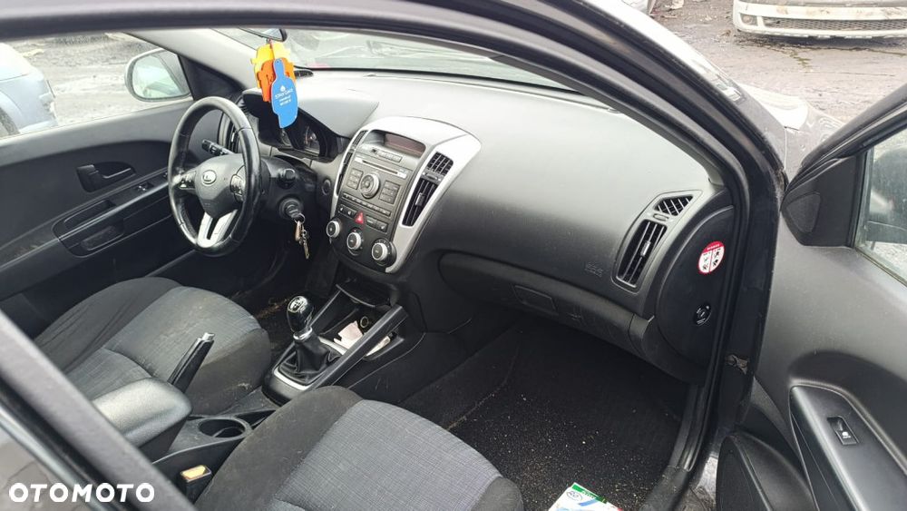 36043 Kia cee'd I lift model od 09-12 silnik 1.4 16V G4FA 109 km lakier 1K - 10