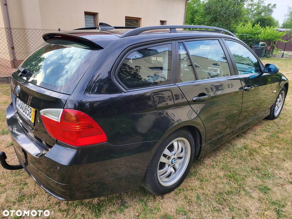 BMW Seria 3 318i Touring - 16