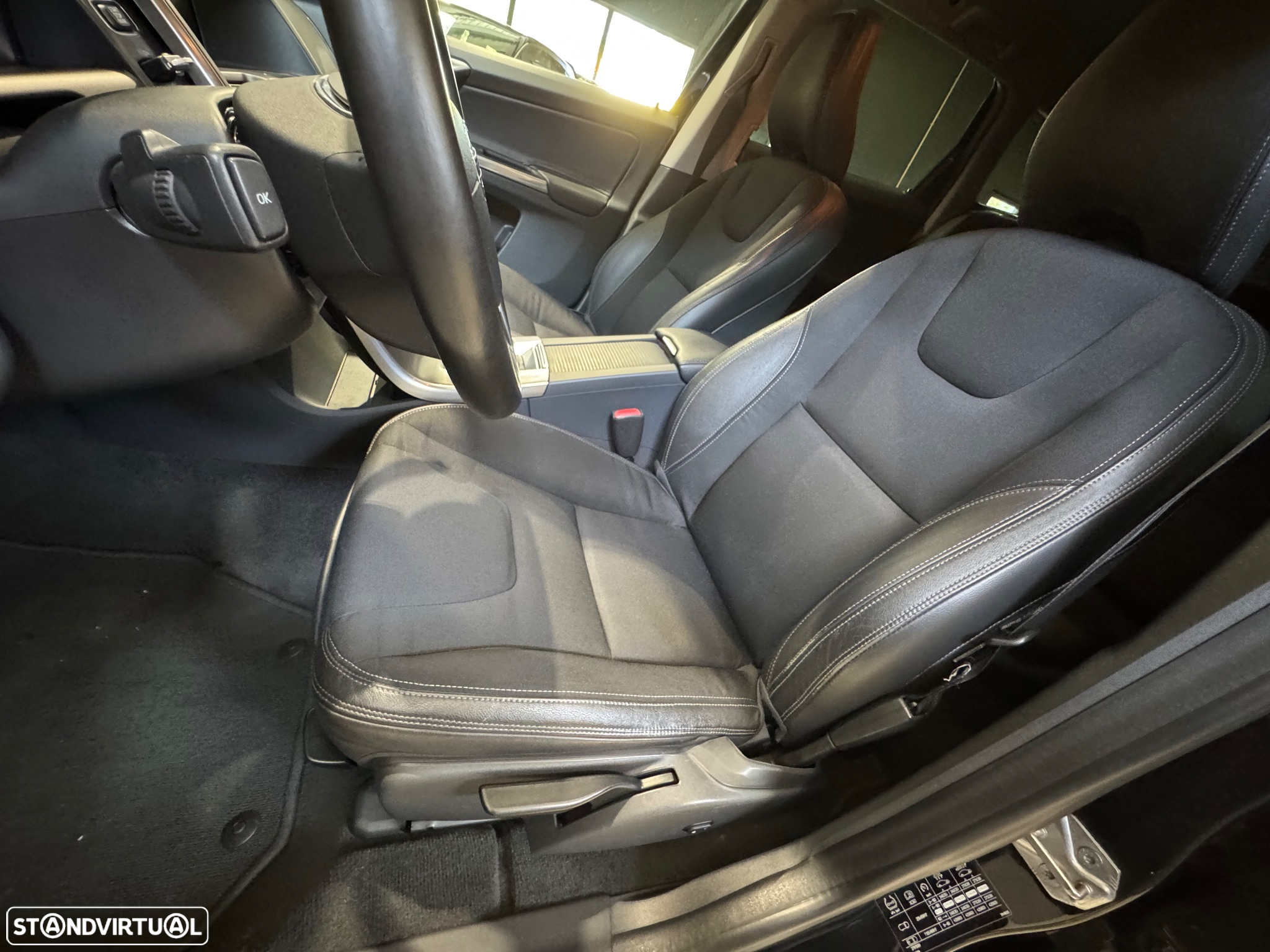 Volvo XC 60 2.0 D4 Momentum - 27