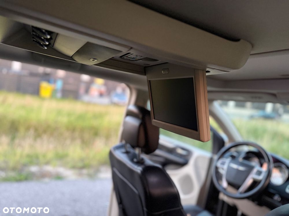 Chrysler Town & Country 3.6 Limited - 18