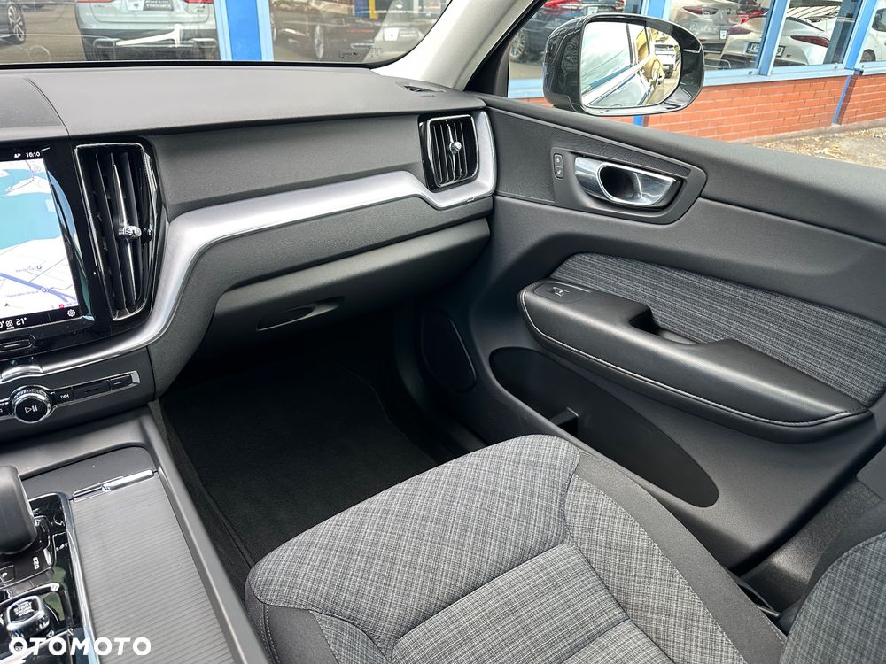 Volvo XC 60 B4 D AWD Geartronic Momentum Pro - 25