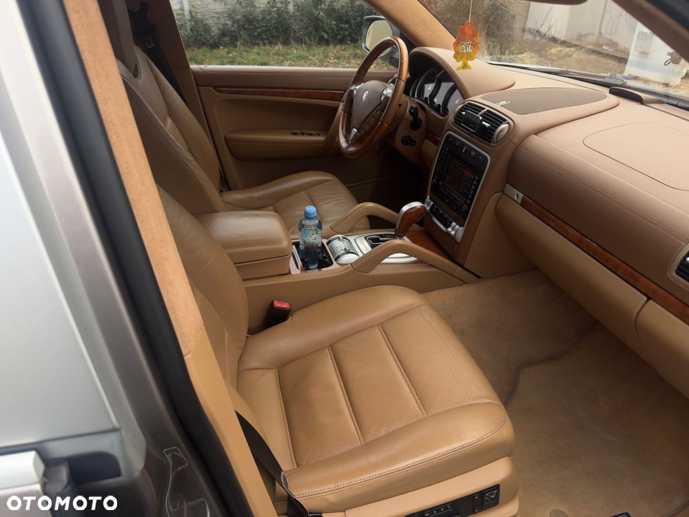 Porsche Cayenne - 7