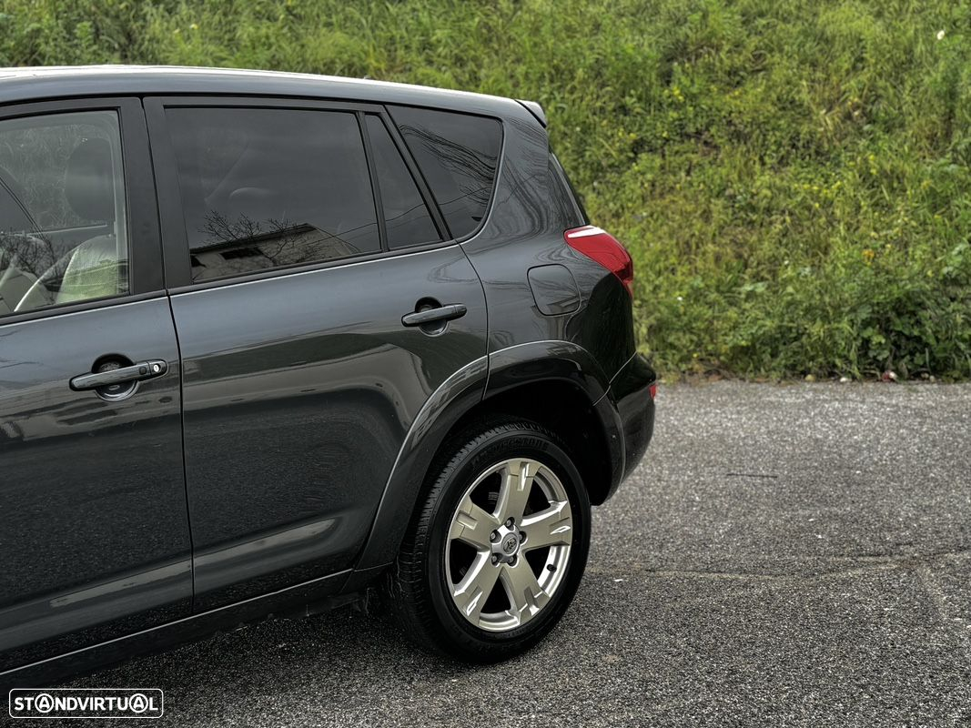 Toyota RAV4 2.2 D-4D X RF - 4