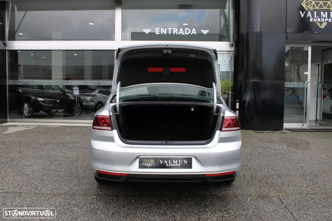 VW Passat 2.0 TDI Elegance - 36