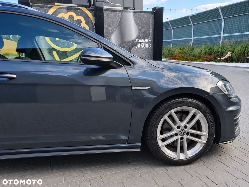 Volkswagen Golf - 6