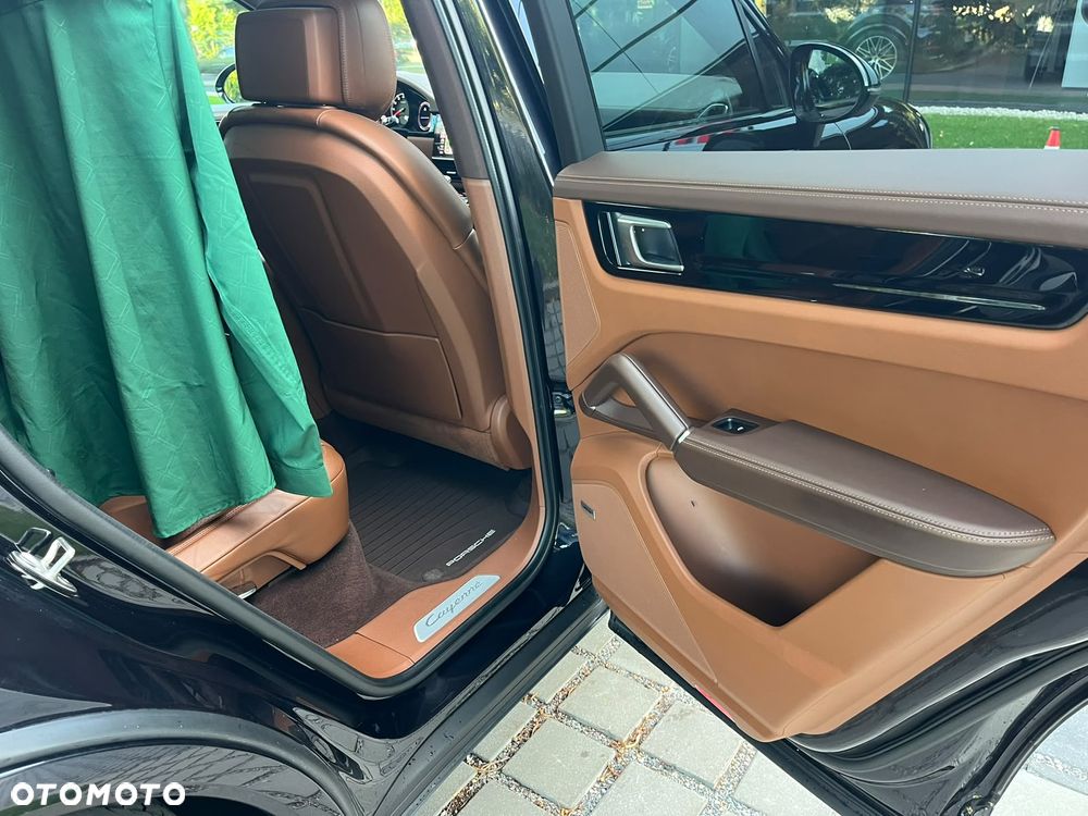 Porsche Cayenne Platinum Edition - 14