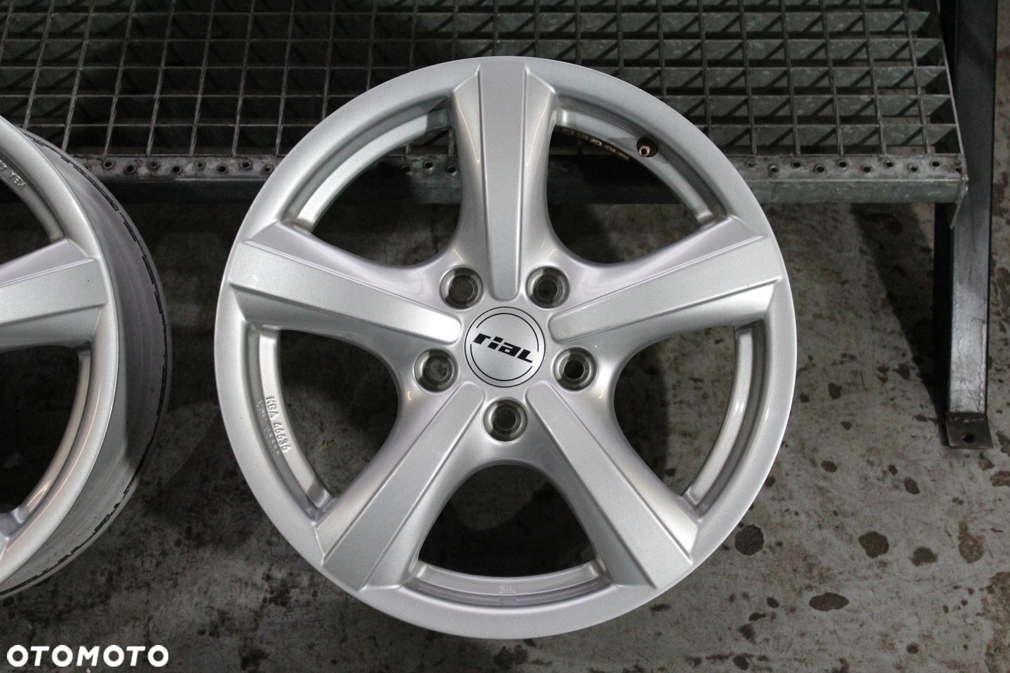 RIAL 16cali 5x112 ET42 7J AUDI SKODA VW SEAT - 1