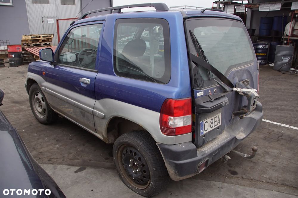 Auto na części - Mitsubishi Pajero Pinin 2.0 GDI 129 KM 4G94 V5M21 TH9B 2003R Silnik Skrzynia Drzwi Maska Błotnik Klapa Zderzak Lampa Lusterko Klamka Szyba Deska Kokpit Sterownik Moduł Czujnik Licznik Wyświetlacz Panel Kierownica - 3