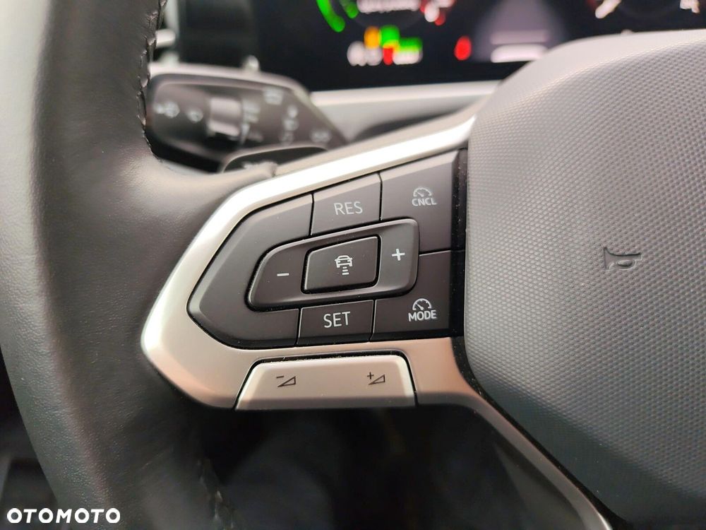 Volkswagen Passat - 25