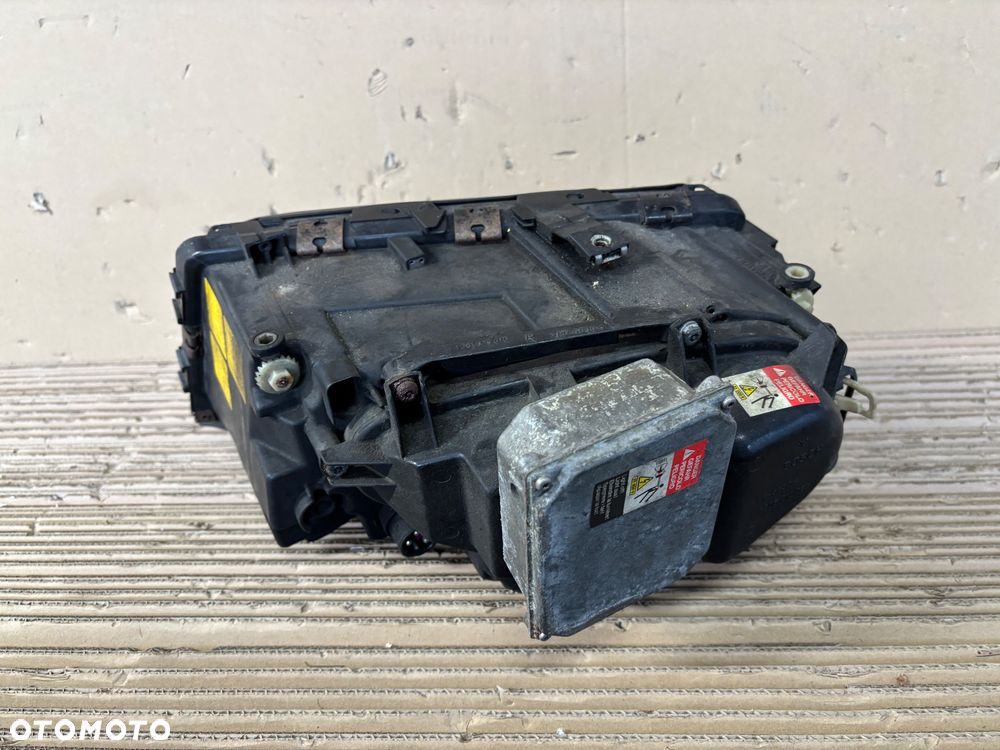 Audi A8 D2 Lampa Xenon prawy przód - 2