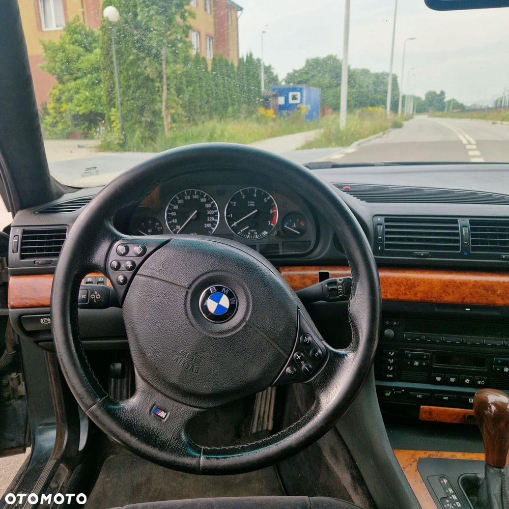 BMW Seria 7 735i - 7