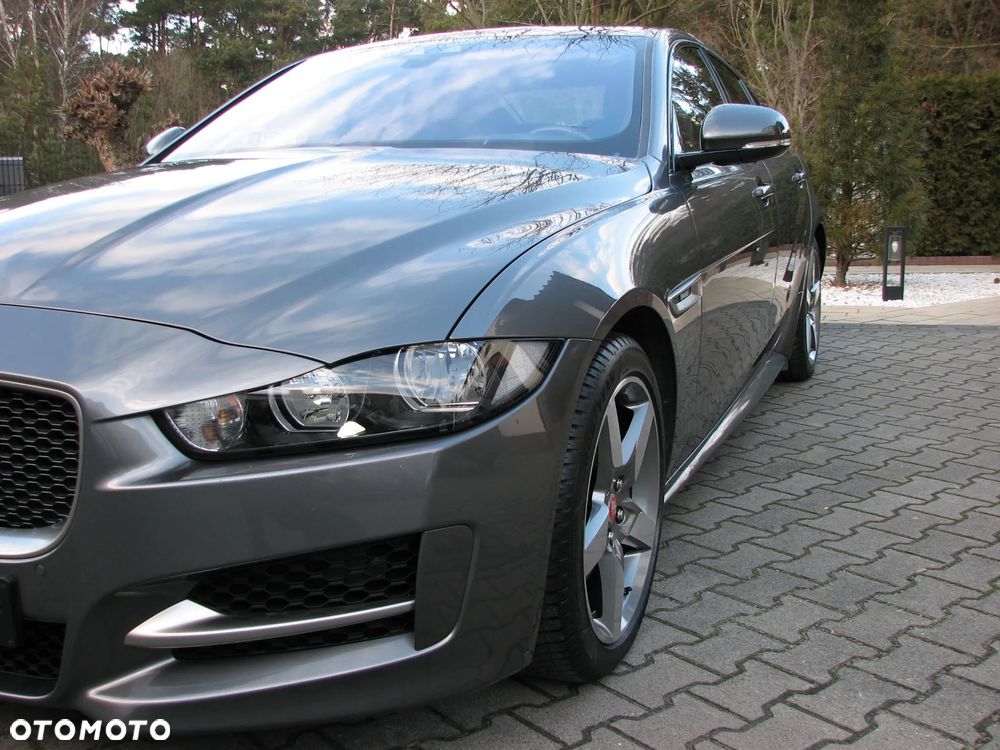 Jaguar XE D180 R-Dynamic S - 9