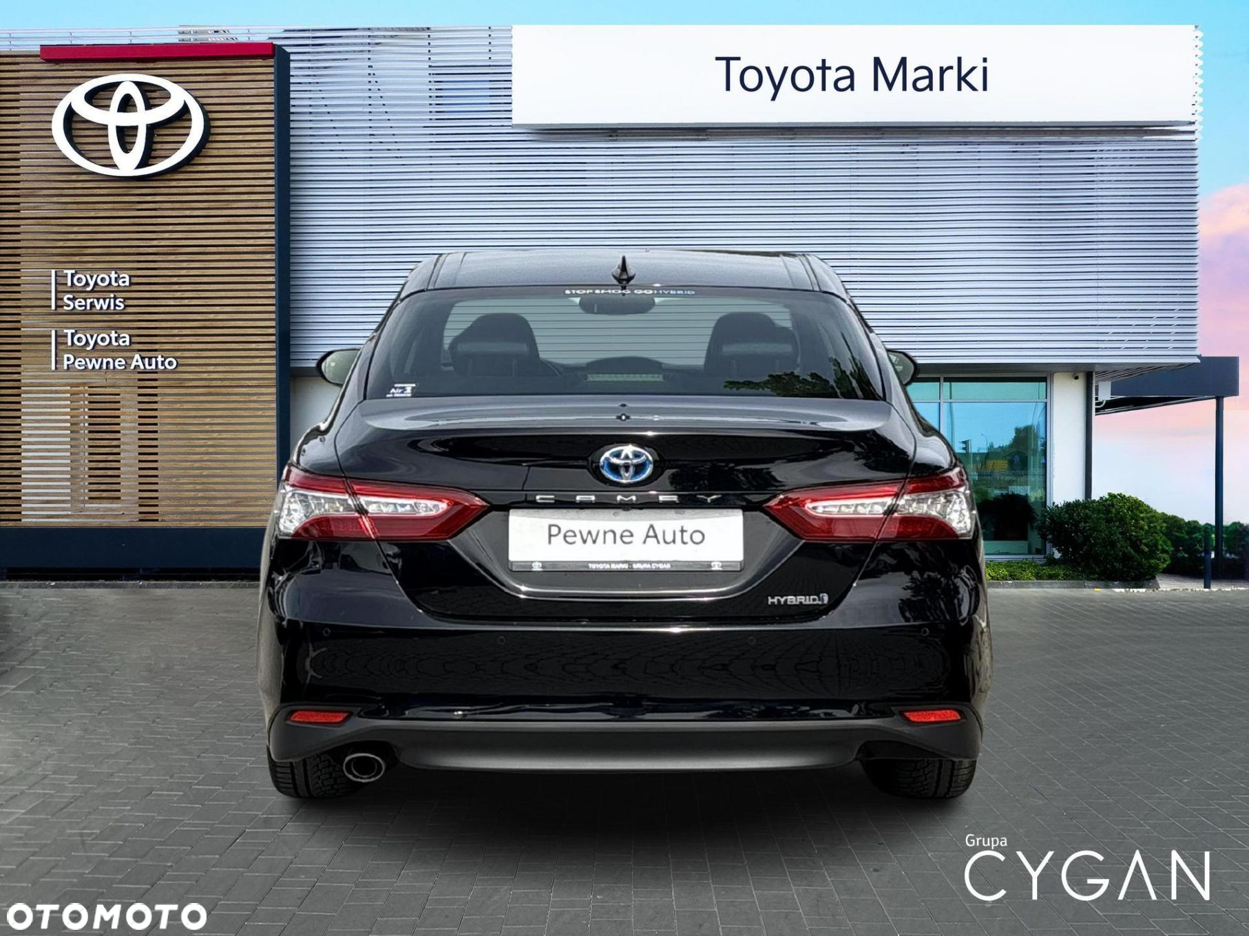Toyota Camry - 4