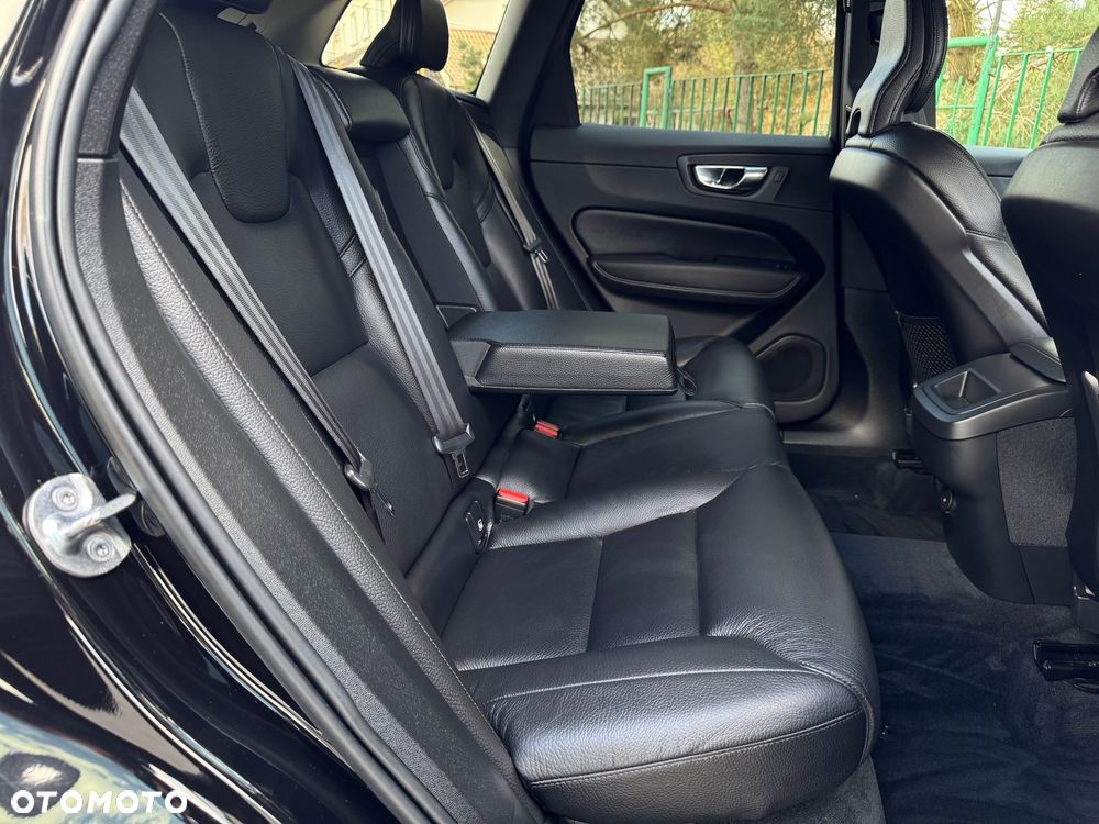 Volvo XC 60 B4 D Geartronic Momentum Pro - 26