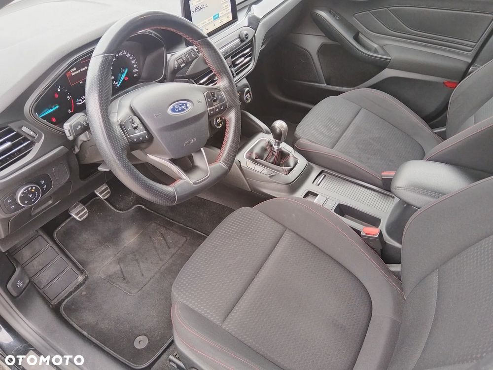 Ford Focus 1.5 EcoBlue Start-Stopp-System ST-LINE - 17