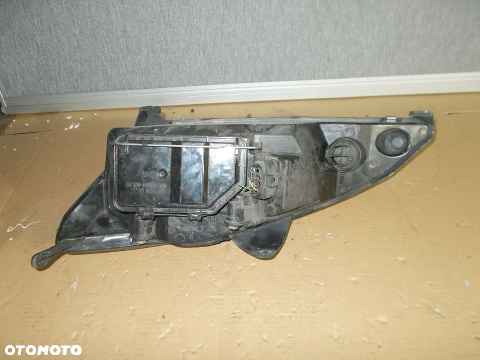 FORD FOCUS MK1 LIFT PRAWA LAMPA - 2