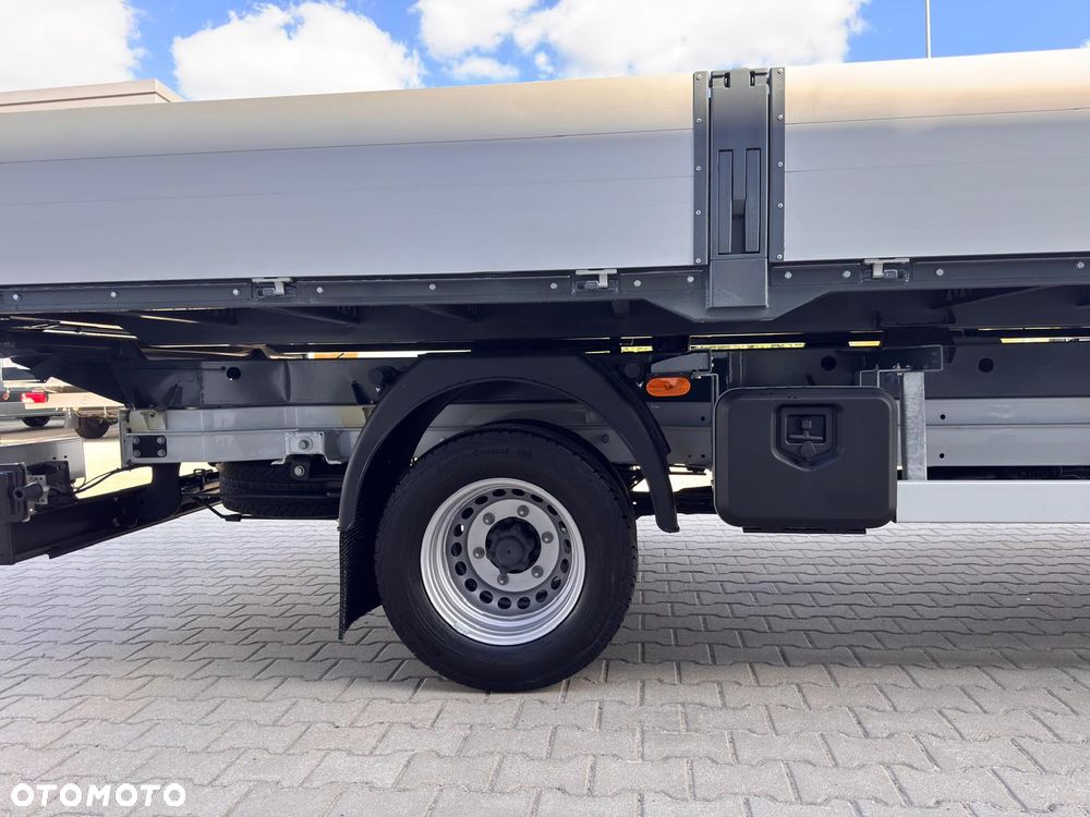 Mercedes-Benz Sprinter - 11