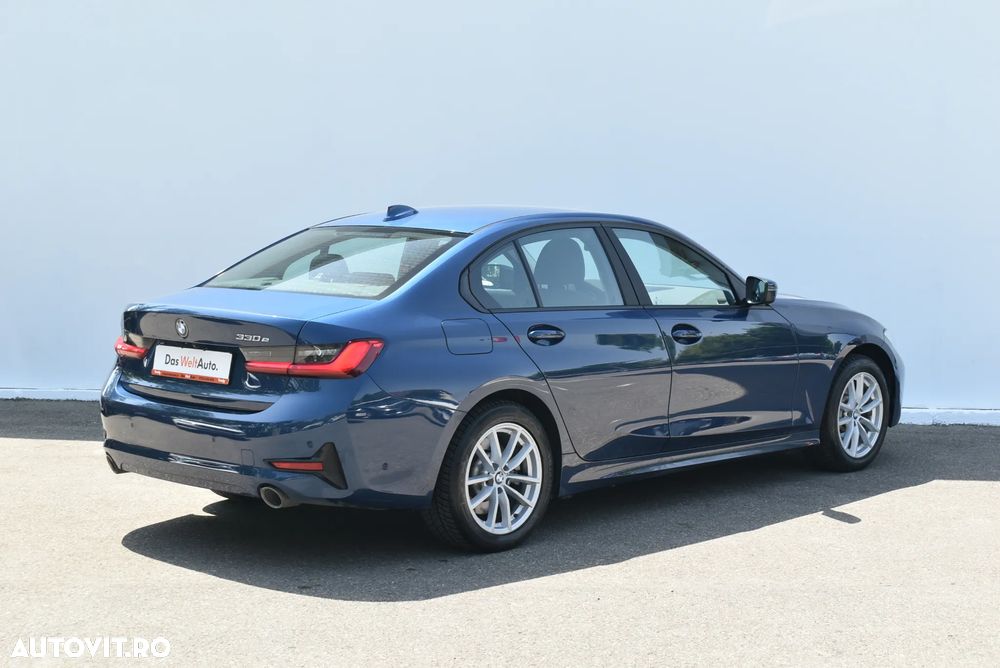BMW Seria 3 330e Aut. - 3