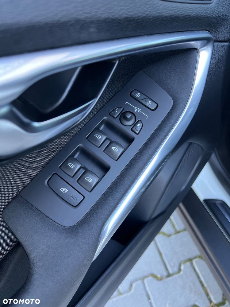 Volvo V40 D4 Momentum - 18