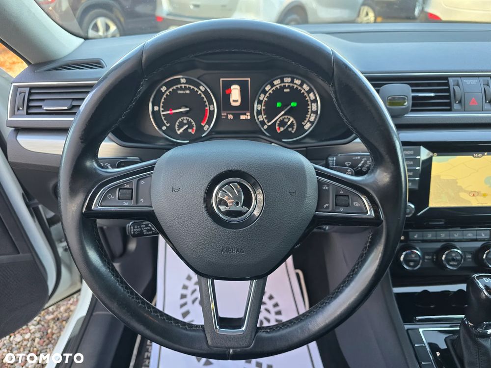 Skoda Superb 2.0 TDI DSG Ambition - 28