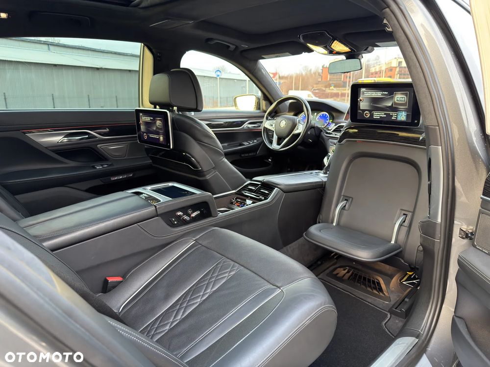 BMW Seria 7 - 30