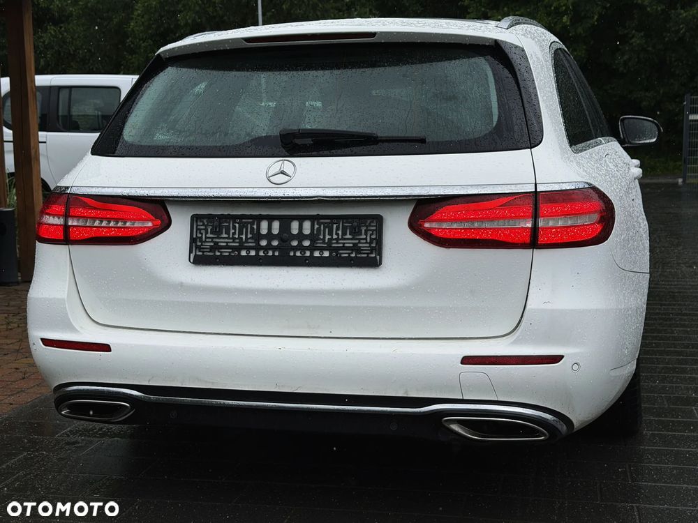 Mercedes-Benz Klasa E 200 BlueEFFICIENCY 7G-TRONIC Avantgarde - 7
