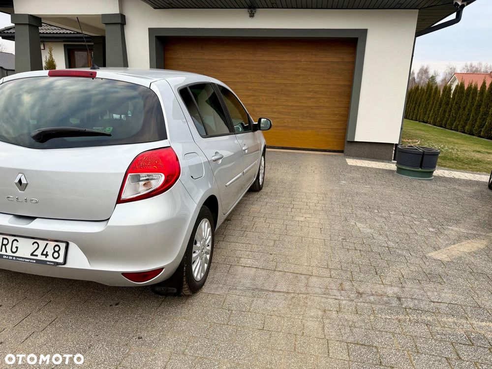 Renault Clio 1.2 16V Intens - 12