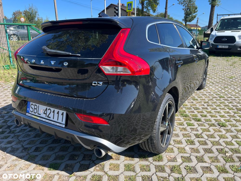 Volvo V40 D3 R-Design - 4