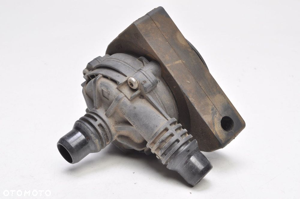 BMW F39 F40 F44 2.0 DODATKOWA POMPA WODY 9470972 - 3