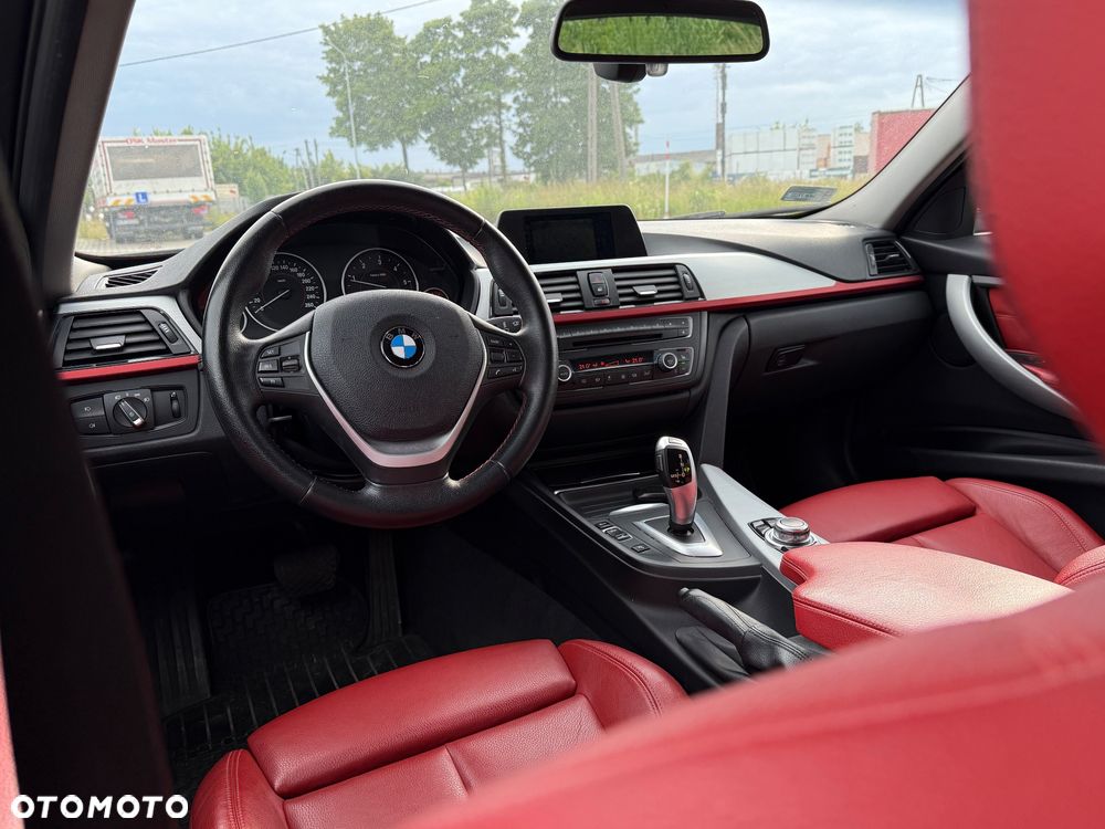 BMW Seria 3 320d Touring Blue Performance Sport Line - 38