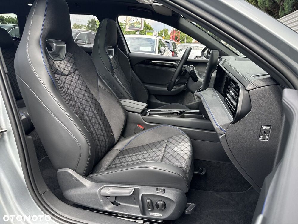 Volkswagen Passat Variant 2.0 TDI SCR 4Mot R-Line DSG - 13