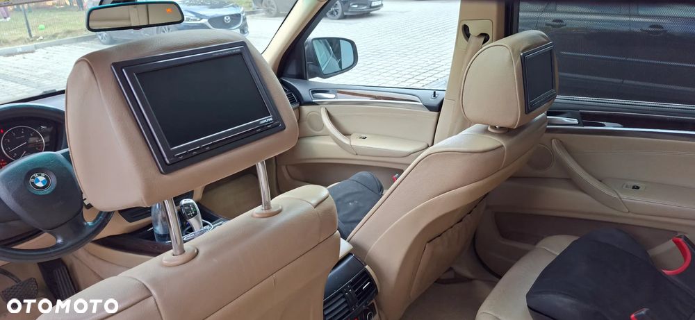 BMW X5 4.8i - 19