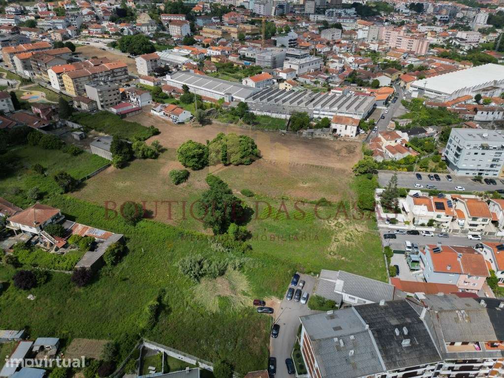 Terreno em Oliveira do Douro - Grande imagem: 4/33