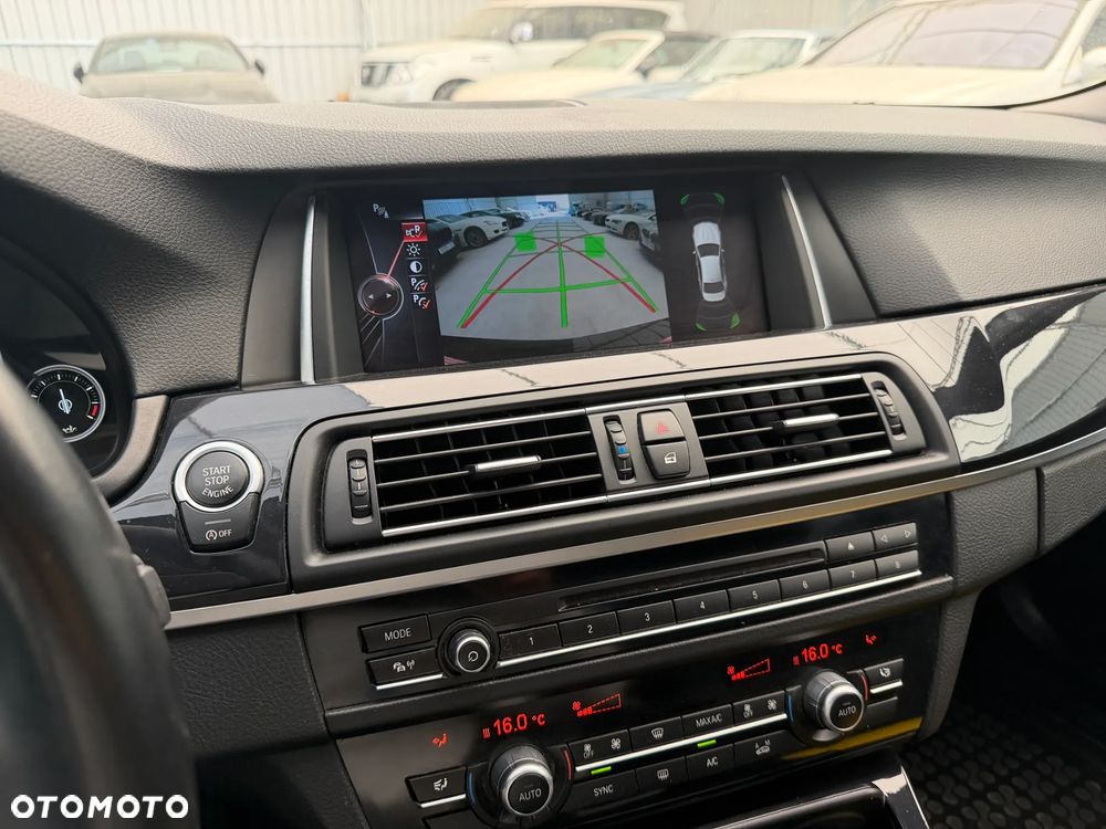 BMW Seria 5 525d xDrive - 10