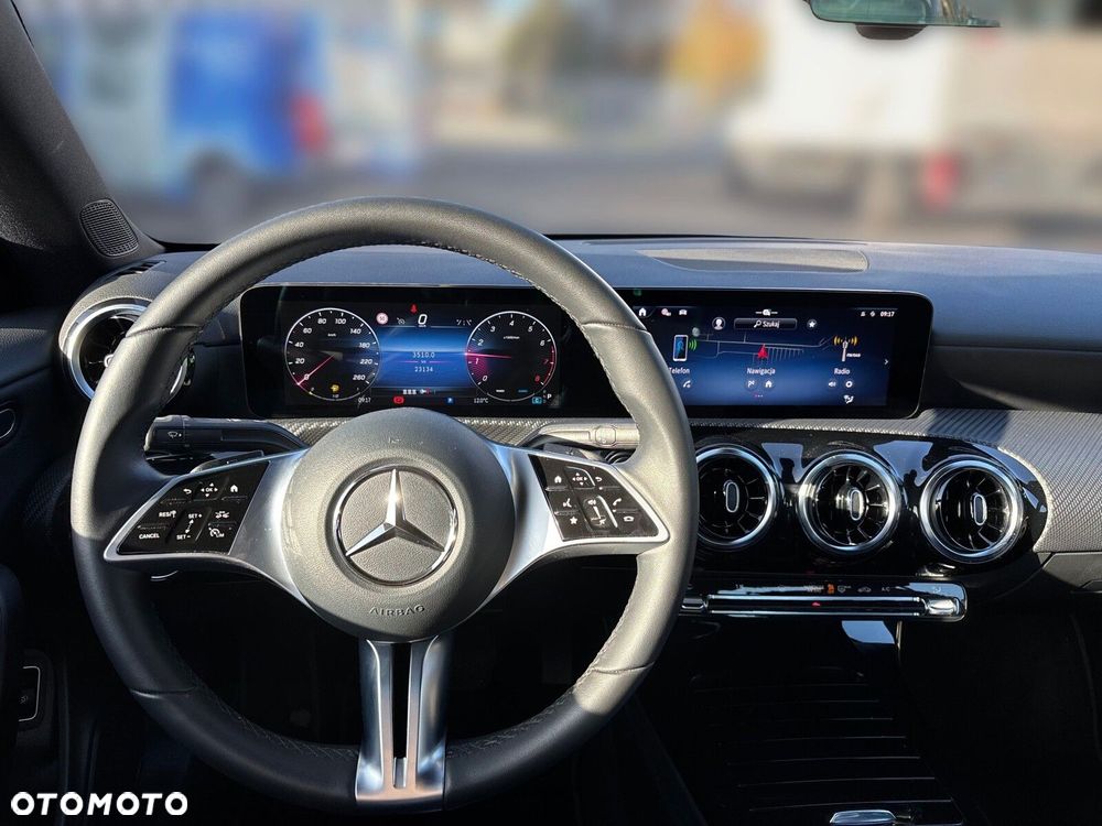 Mercedes-Benz CLA - 12