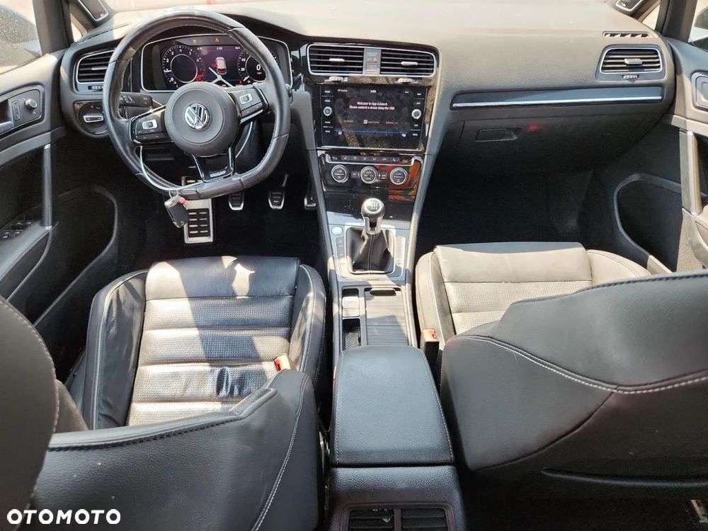 Volkswagen Golf - 8