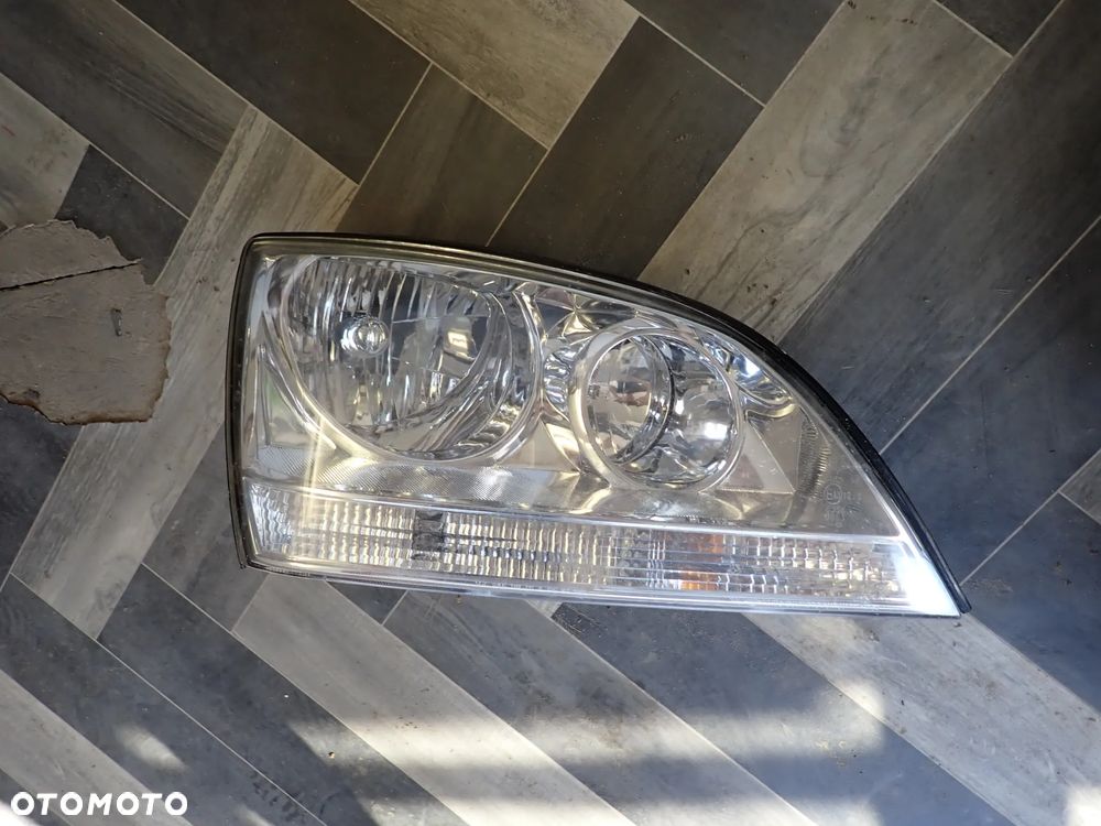 KIA SORENTO LAMPA PRAWY PRZÓD EUROPA - 1