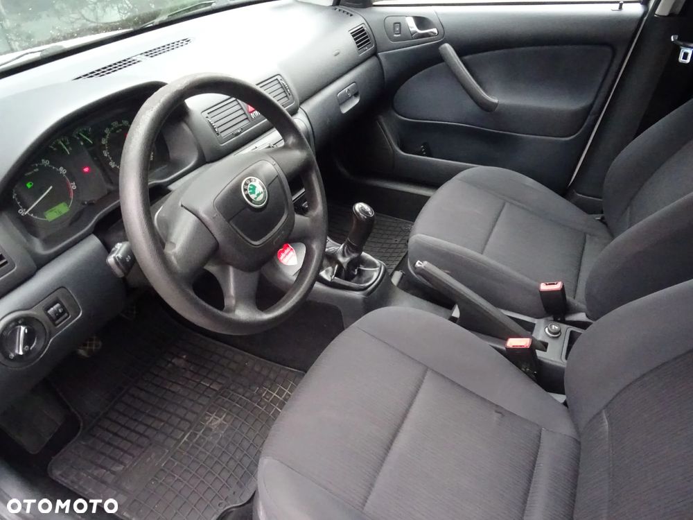 Skoda Octavia 1.6 Ambiente - 6