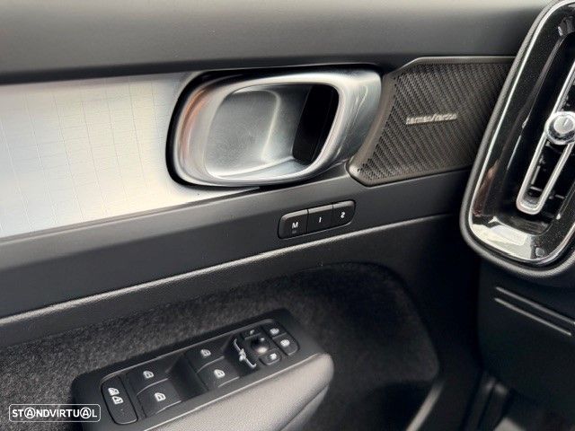 Volvo XC 40 2.0 B3 Plus Dark - 12