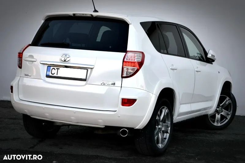 Toyota RAV4 2.2 D-4CAT 4WD Aut Executive - 5