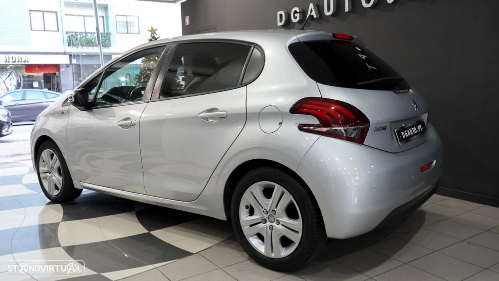 Peugeot 208 1.2 PureTech Style - 28