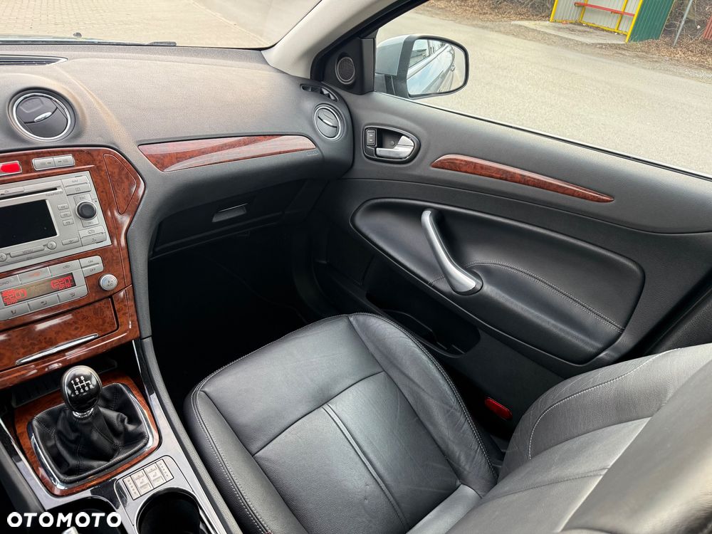 Ford Mondeo 2.5 Ghia X - 16