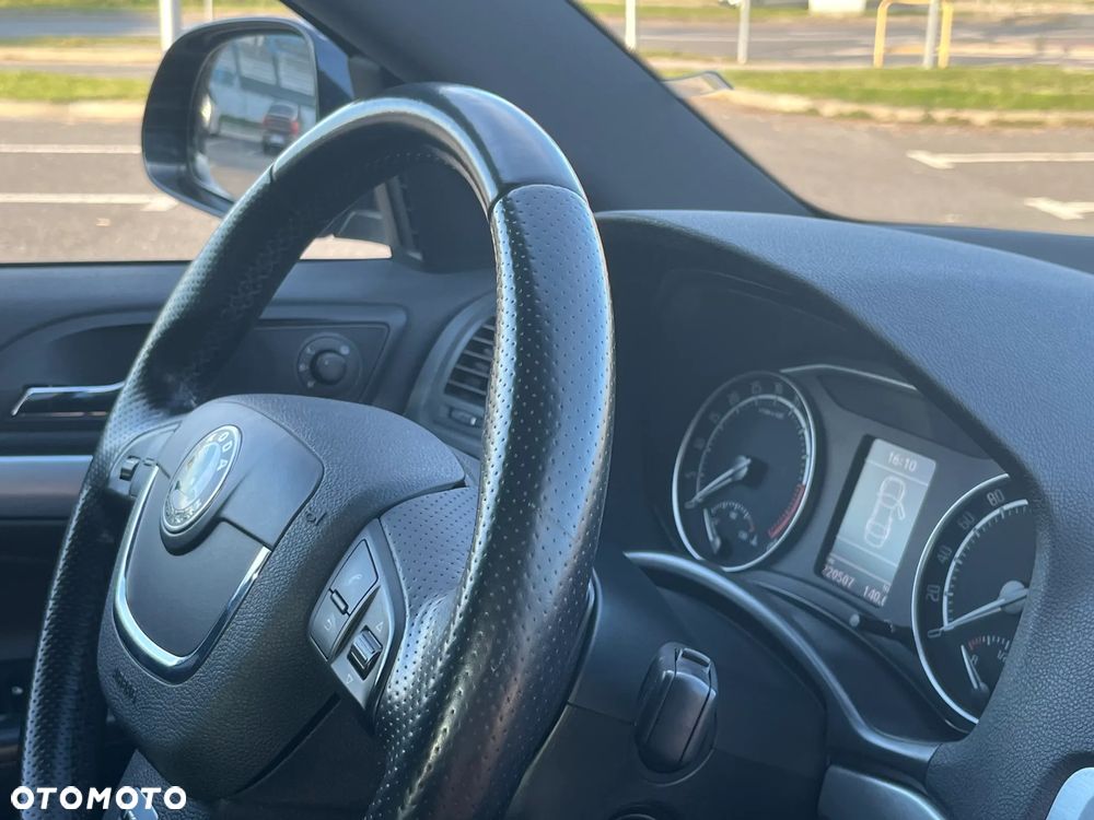 Skoda Octavia 2.0 TDI DPF RS DSG - 27