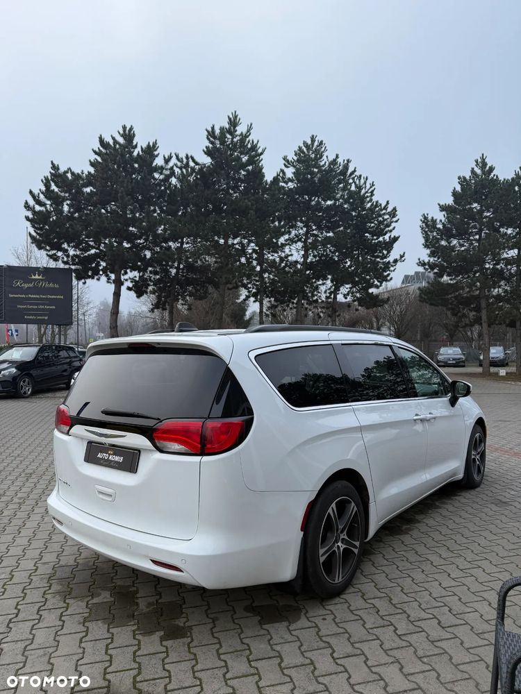 Chrysler Pacifica - 3