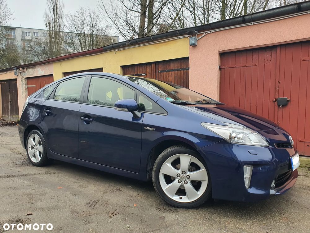 Toyota Prius (Hybrid) - 4