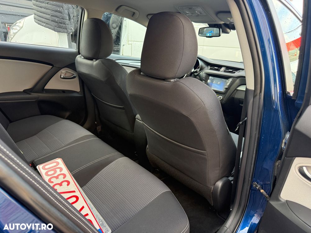 Toyota Avensis 1.6 Comfort - 13