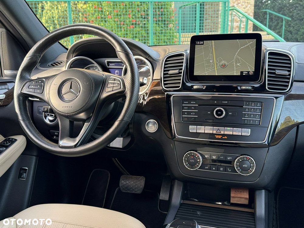 Mercedes-Benz GLS - 27