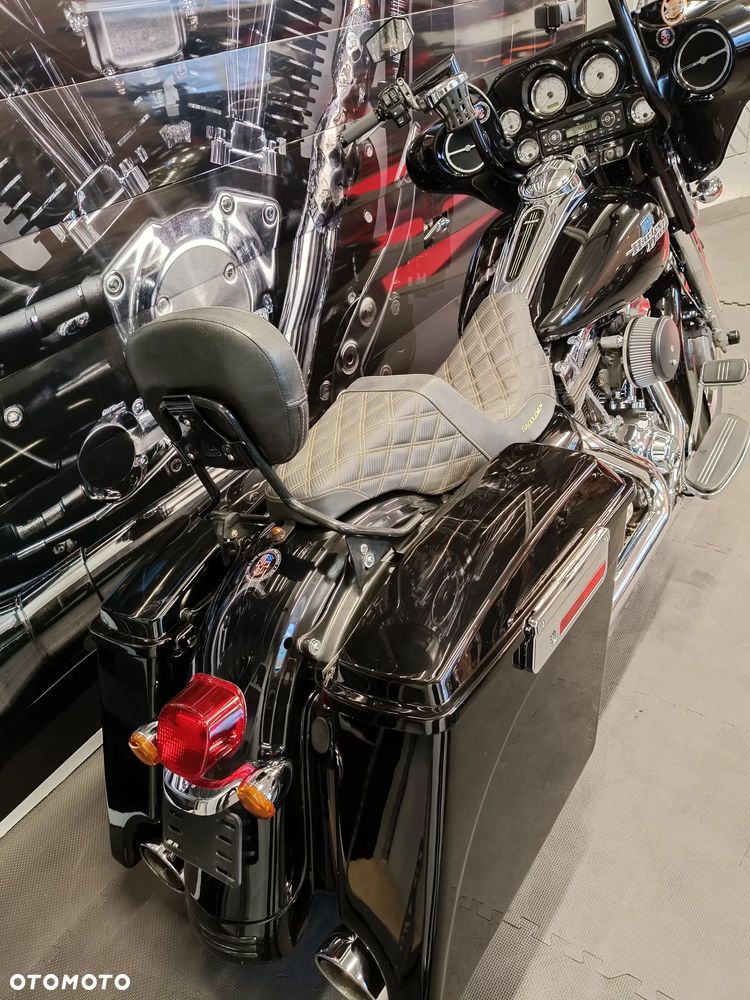 Harley-Davidson Touring Street Glide - 21