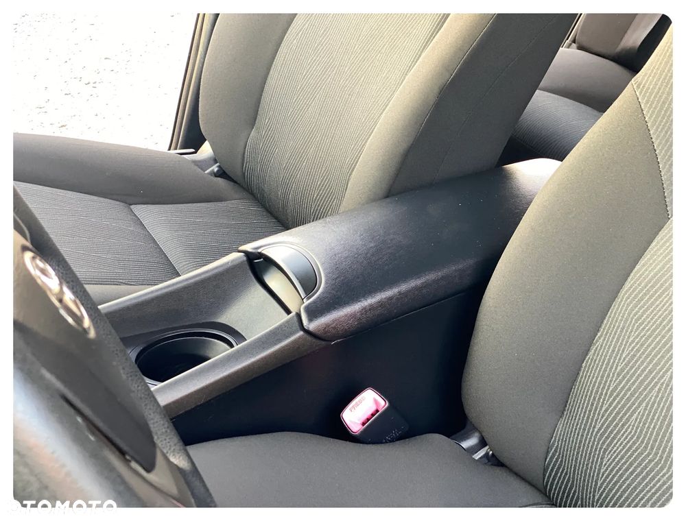 Toyota Avensis 1.6 Luna - 18