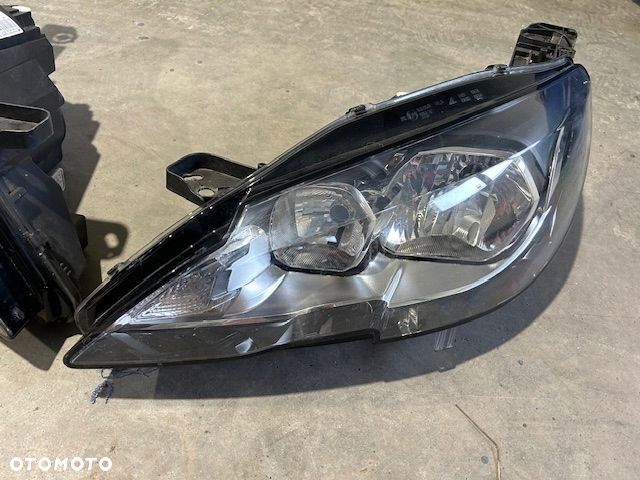Peugeot 308 T9 lampa lampy Przód Prawa Lewa 96775230 96775229 Komplet - 3